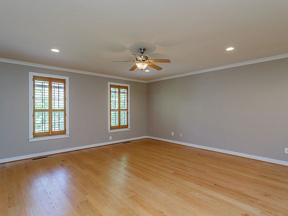 5th image of 154 Brookwood Dr