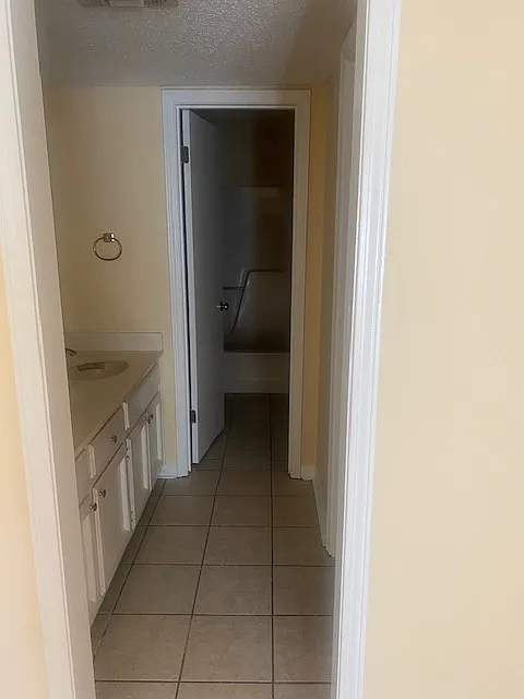 3 bed, 2.5 bath, 1650 sqft, $1,800 — Photo 3