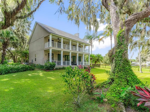 9006 Lakeshore Dr, Yalaha, FL 34797