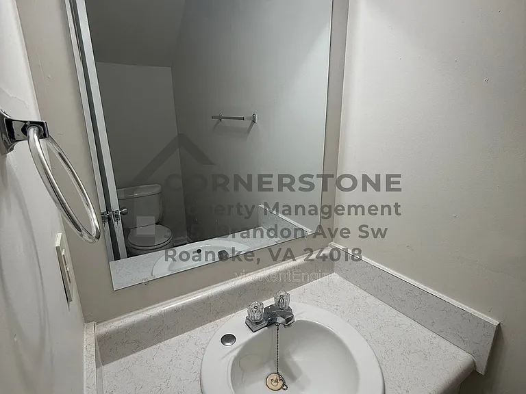 106 Lee Ave NE #3 — Photo 4