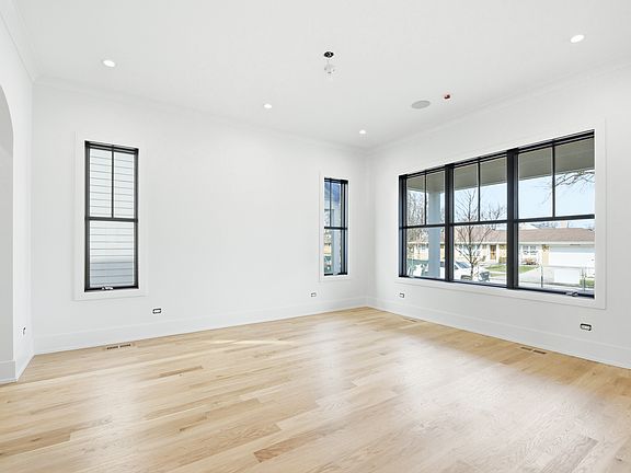 3rd image of 1414 Laverne Ave