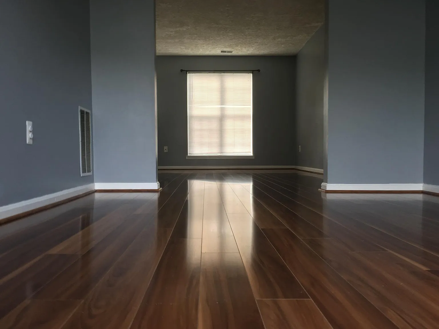 3 bed, 1.5 bath, 1180 sqft, $2,250 — Photo 3