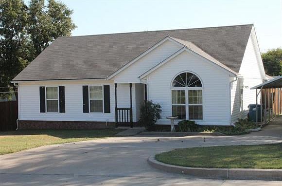 1st image of 220 W Bolen Ave