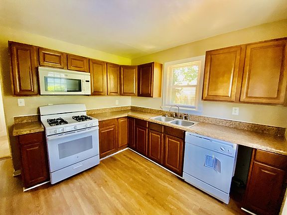 3rd image of 3304 Dartmouth St