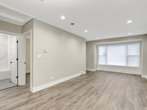 4th image of 362 Oglesby Ave