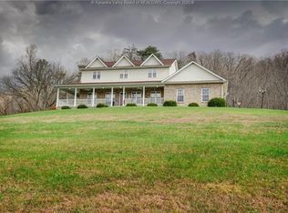 9160 Coal River Rd, Saint Albans, WV 25177