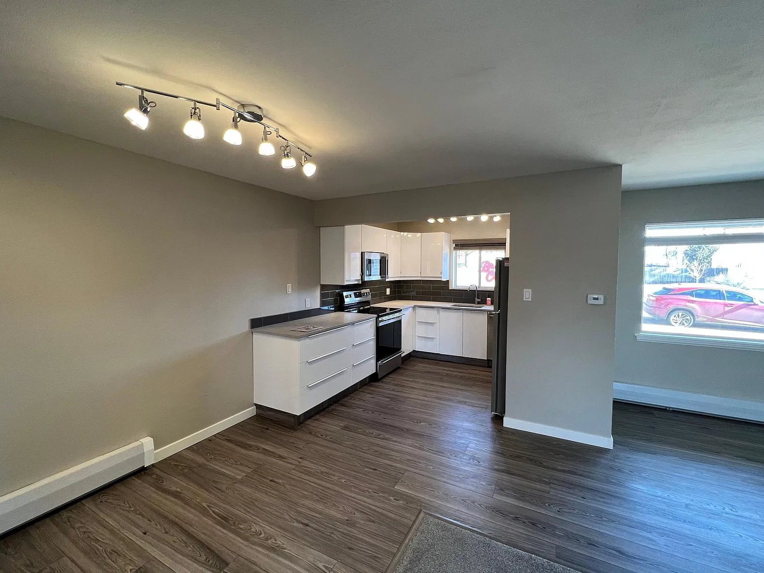 2 bed, 1046 sqft, $1,900 — Photo 2