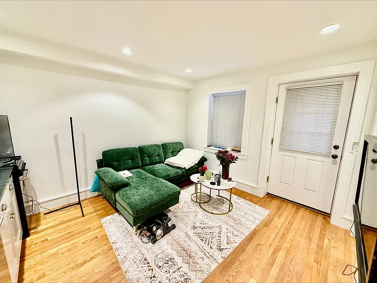 11 Thacher Ct #1 — Photo 5