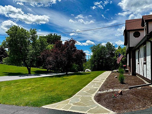 3rd image of 608 Orchard Hill
