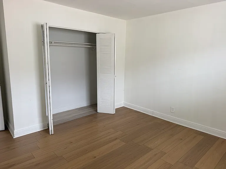 5741 SW 36th Ct — Photo 6