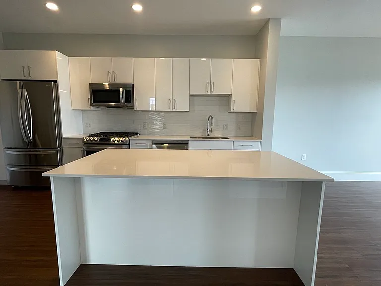 205 Maverick St #413 — Photo 7