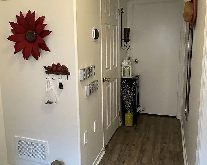 35 Forest Dale Dr #BASEMENT — Photo 4