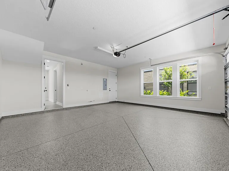 2054 Prudential Dr — Photo 9