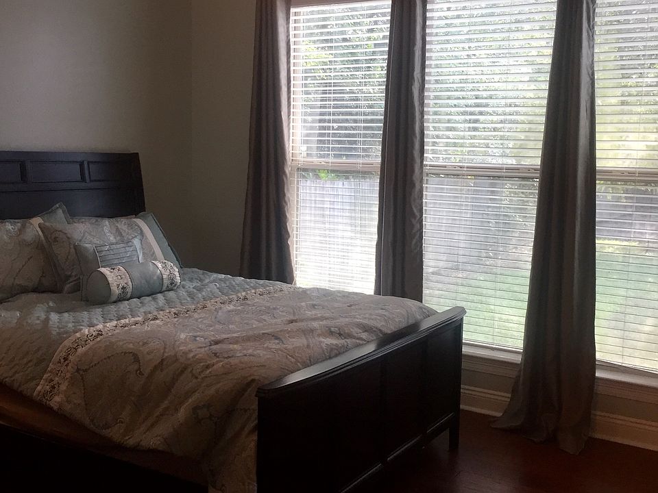 1st image of 309 Chimney Rock Blvd