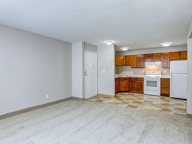 Pine Tree Park Apartments — Photo 7