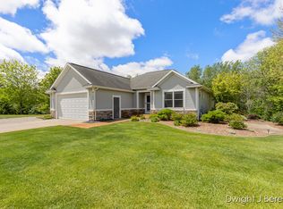 4122 Autumn Crest Dr, Hamilton, MI 49419