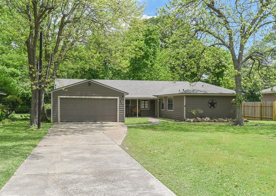 1st image of 207 Pecan Dr