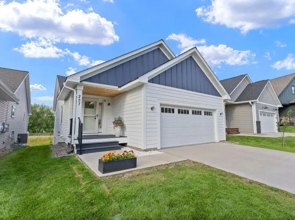 257 McCarrons Pl W, Roseville, MN 55113