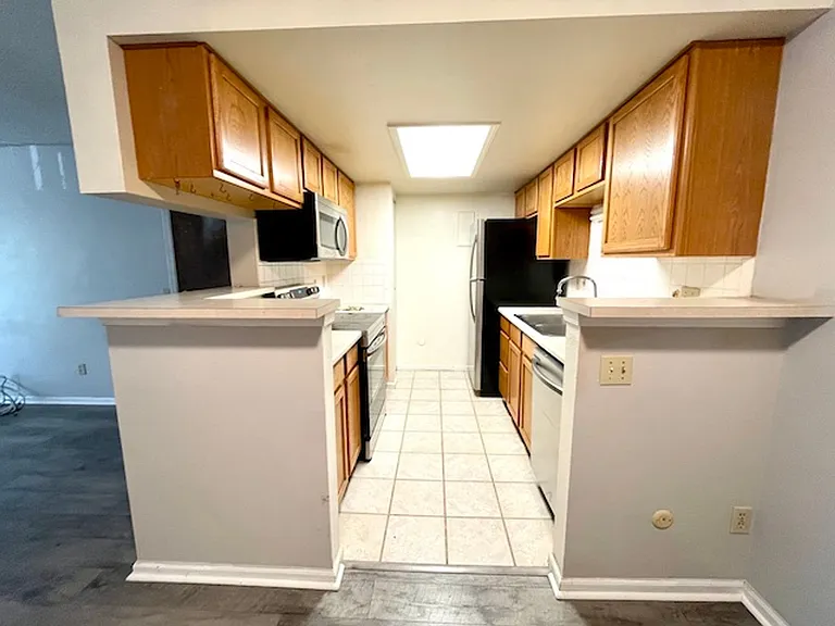 8555 Fairmount Dr #E203-E20 — Photo 3