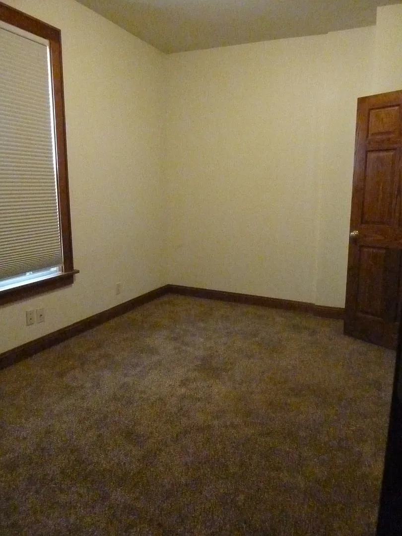 426 E Smith st — Photo 3
