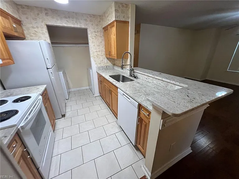 451 Adkins Arch — Photo 5