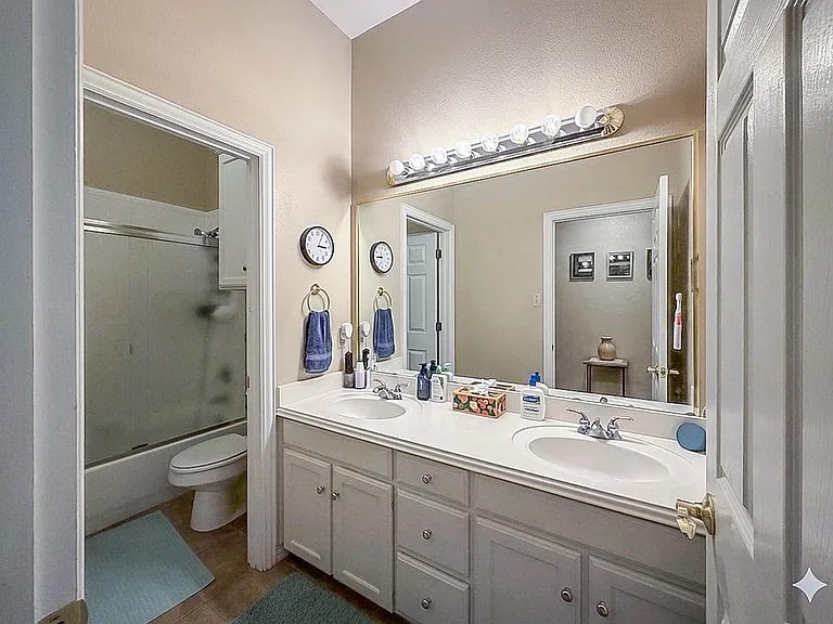 920 Carousel Dr — Photo 20