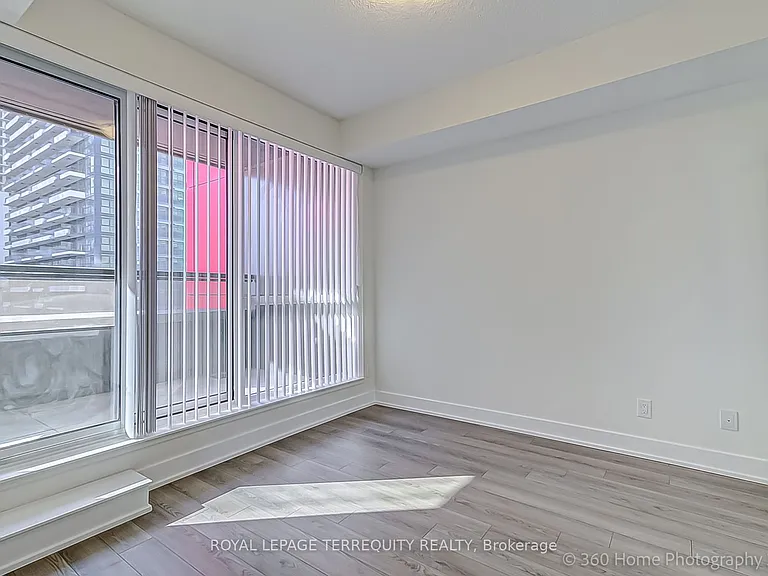 318 Richmond St W #1207 — Photo 13