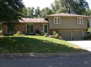 3113 Tomahawk Dr, Lawrence, KS 66049