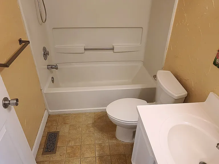 Shared Full Bathroom