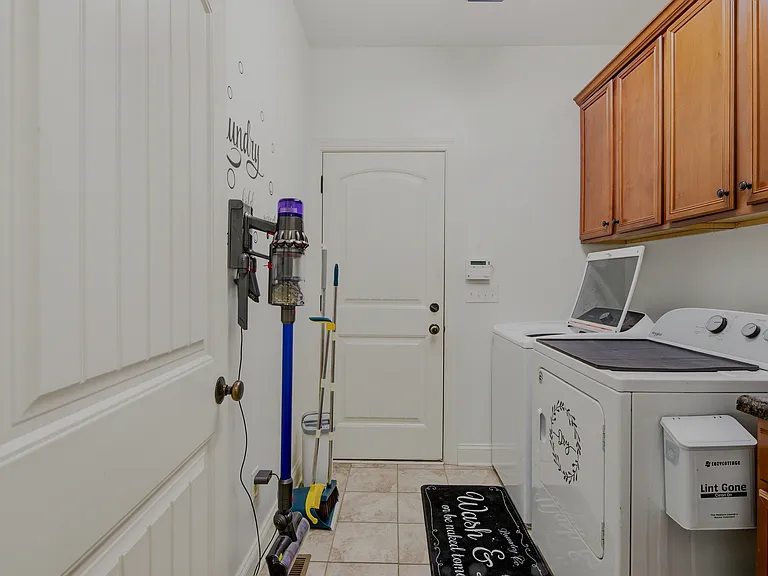 73 Falconridge Dr — Photo 7