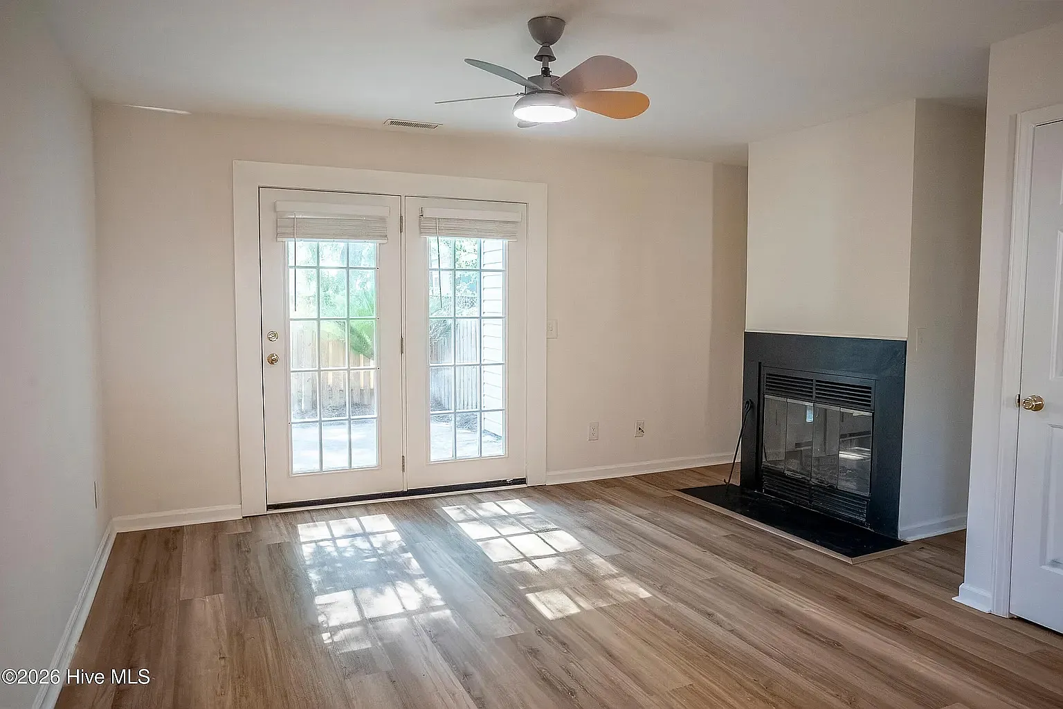 2 bed, 1.5 bath, 1016 sqft, $1,950 — Photo 1
