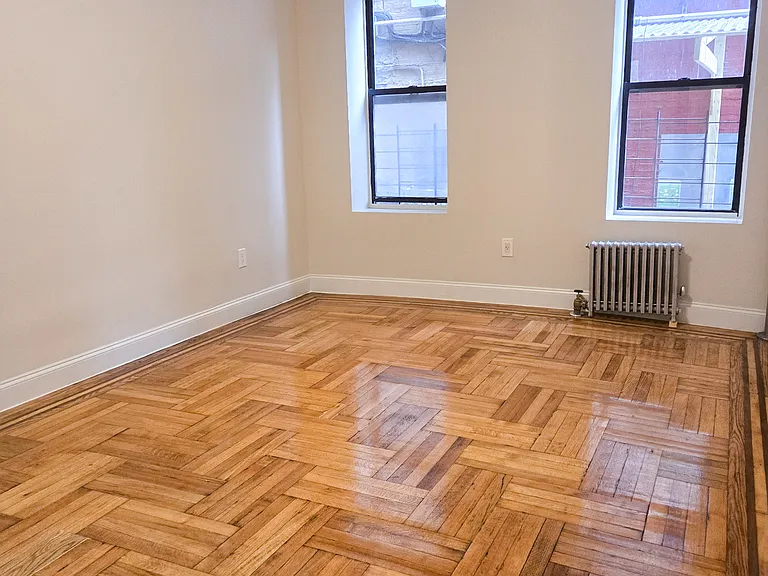 1404 Noble Ave #1G — Photo 6