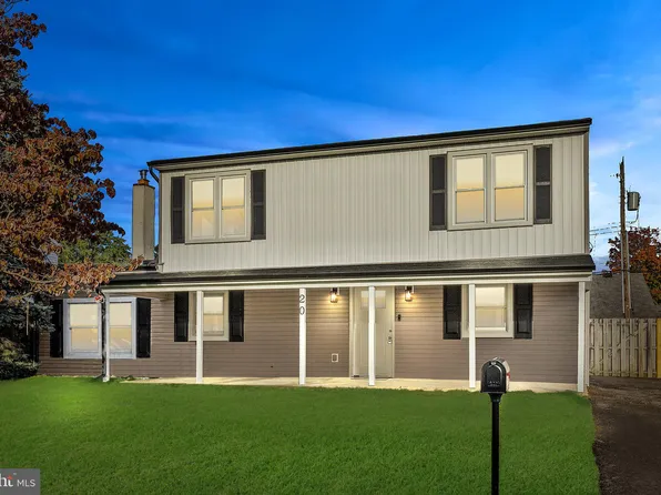 20 Narcissus Ln, Levittown, PA 19054