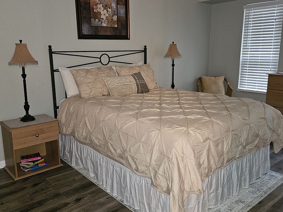 Master Bedroom with queen bed