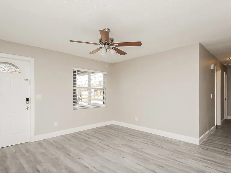 2022 Valencia Cir — Photo 4