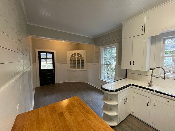 4th image of 4036 Gilbert Dr