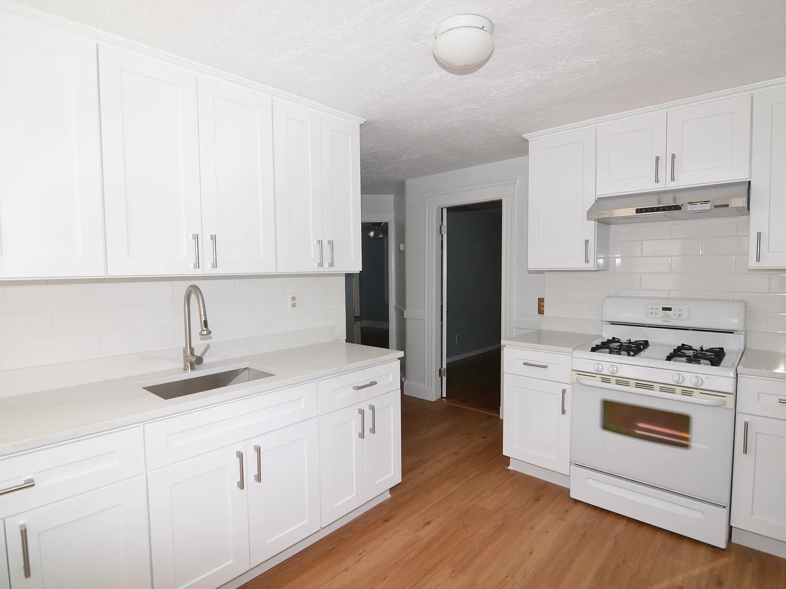 2 bed, 1100 sqft, $2,100 — Photo 3