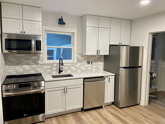3rd image of 531 Queen Anne Ct