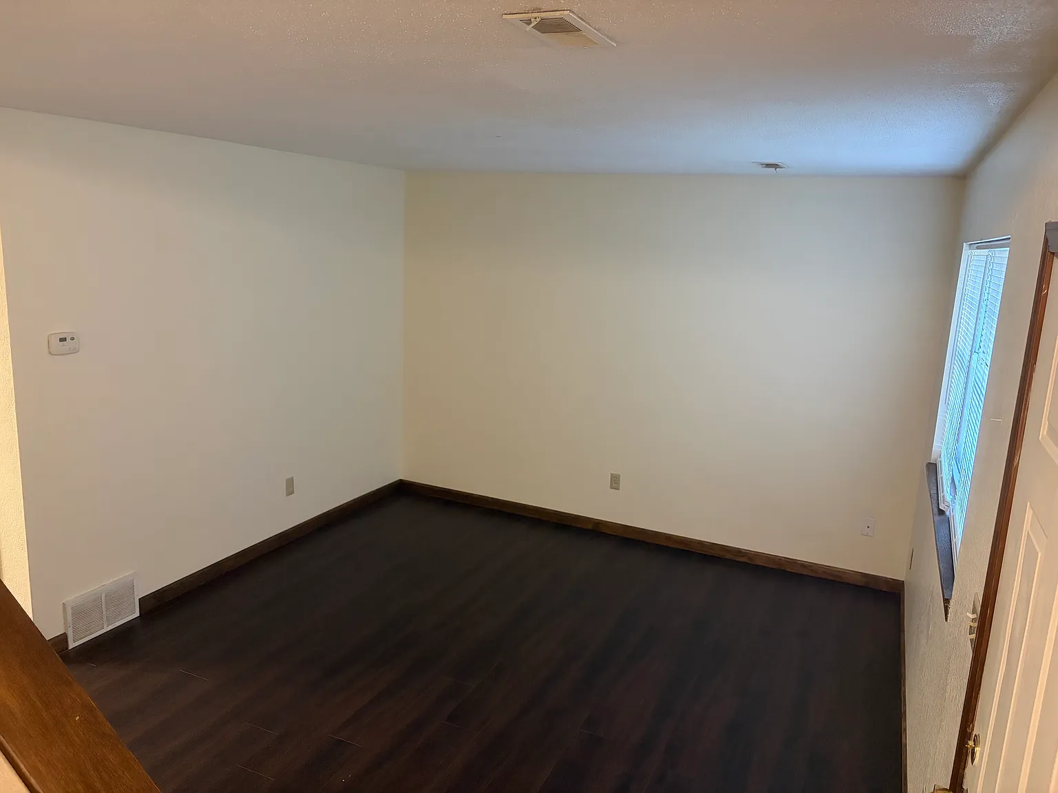 2 bed, 1.5 bath, 967 sqft, $1,100 — Photo 3