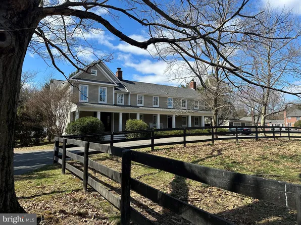428 Walker Rd, Great Falls, VA 22066