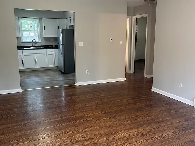 2900 Elisha Ave #B — Photo 2