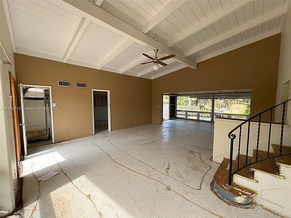 4th image of 2412 Sugarloaf Ln