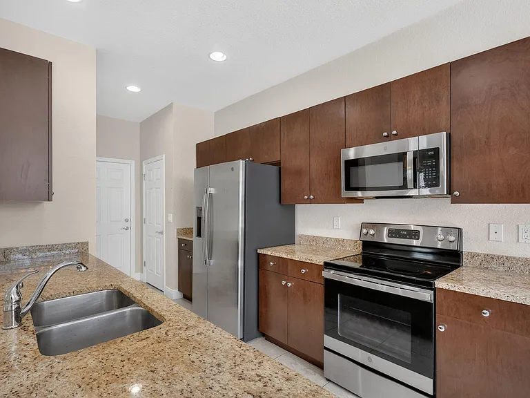 1609 NW Cataluna Cir — Photo 11