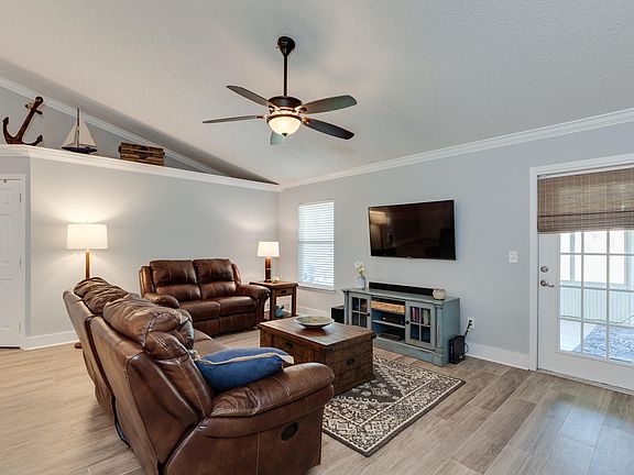 4th image of 2122 El Lago Way