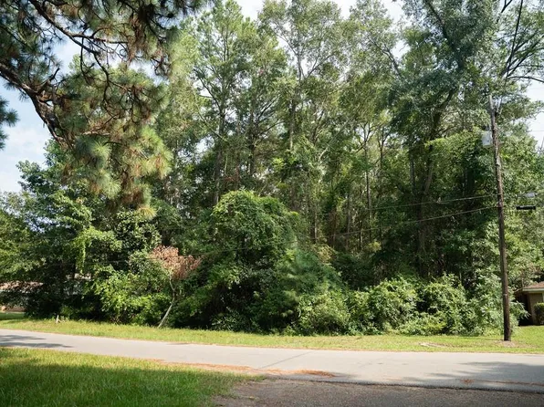 1121 North Dr, Mobile, AL 36605