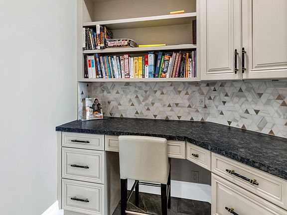 5th image of 15645 S 7TH Street