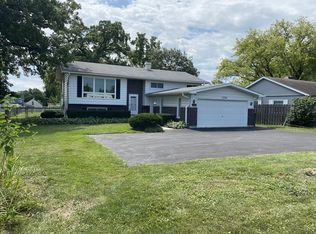 17747 W Gages Lake Rd, Grayslake, IL 60030