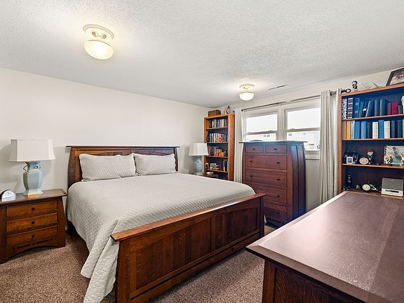 2nd image of 409 NE 9th St