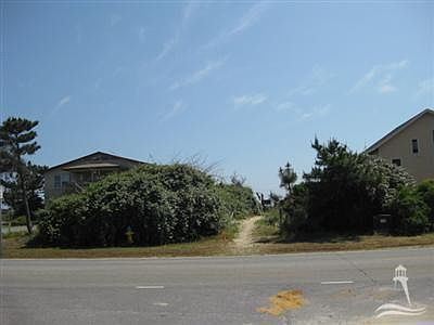 2nd image of 213 Brunswick Avenue W