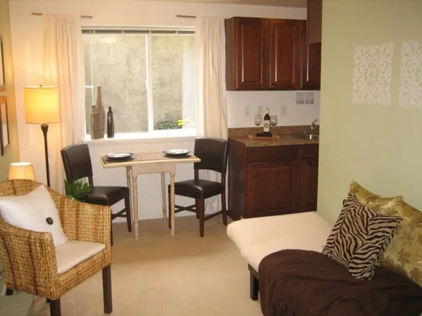 4451 Woodland Park Ave N APT 9, Seattle, WA 98103